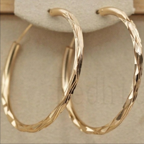 ***BRAND NEW***18K Gold Hoop Earrings - Picture 2 of 7